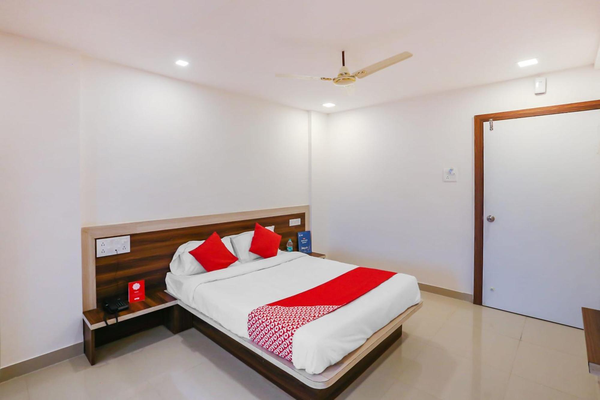 Hotel O Pingara Executive Phursungi Bagian luar foto