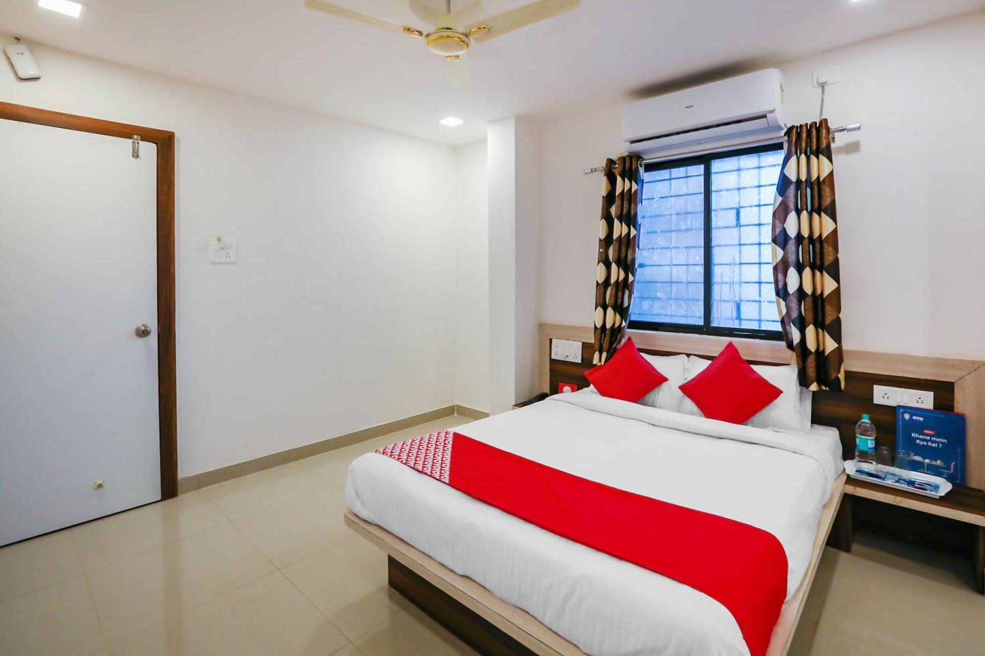 Hotel O Pingara Executive Phursungi Bagian luar foto