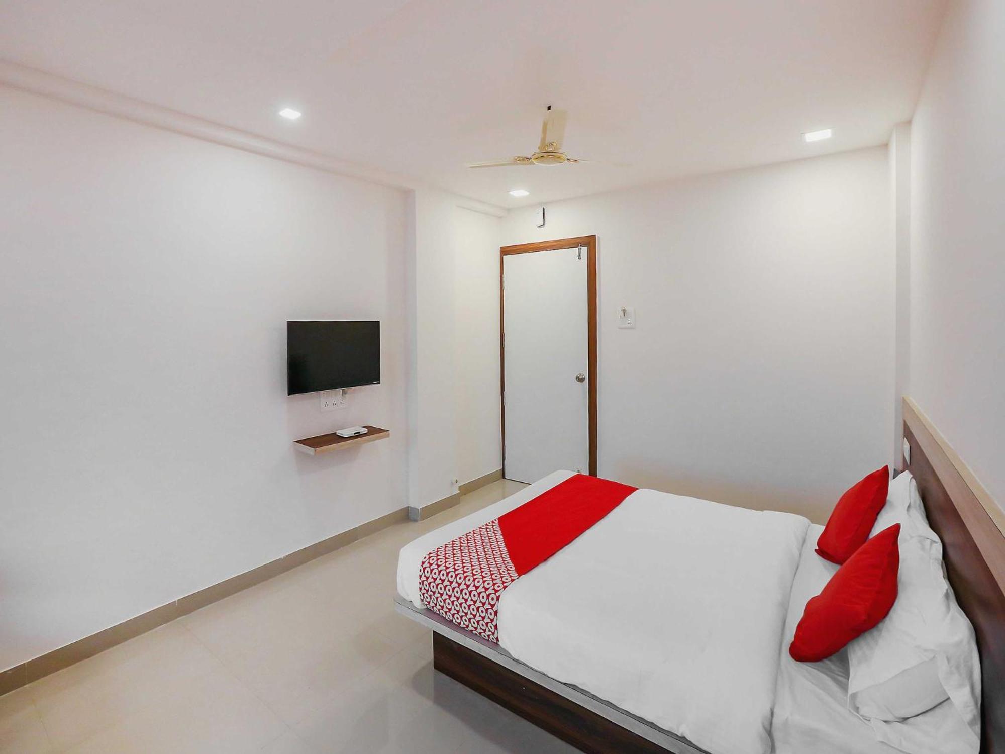 Hotel O Pingara Executive Phursungi Bagian luar foto