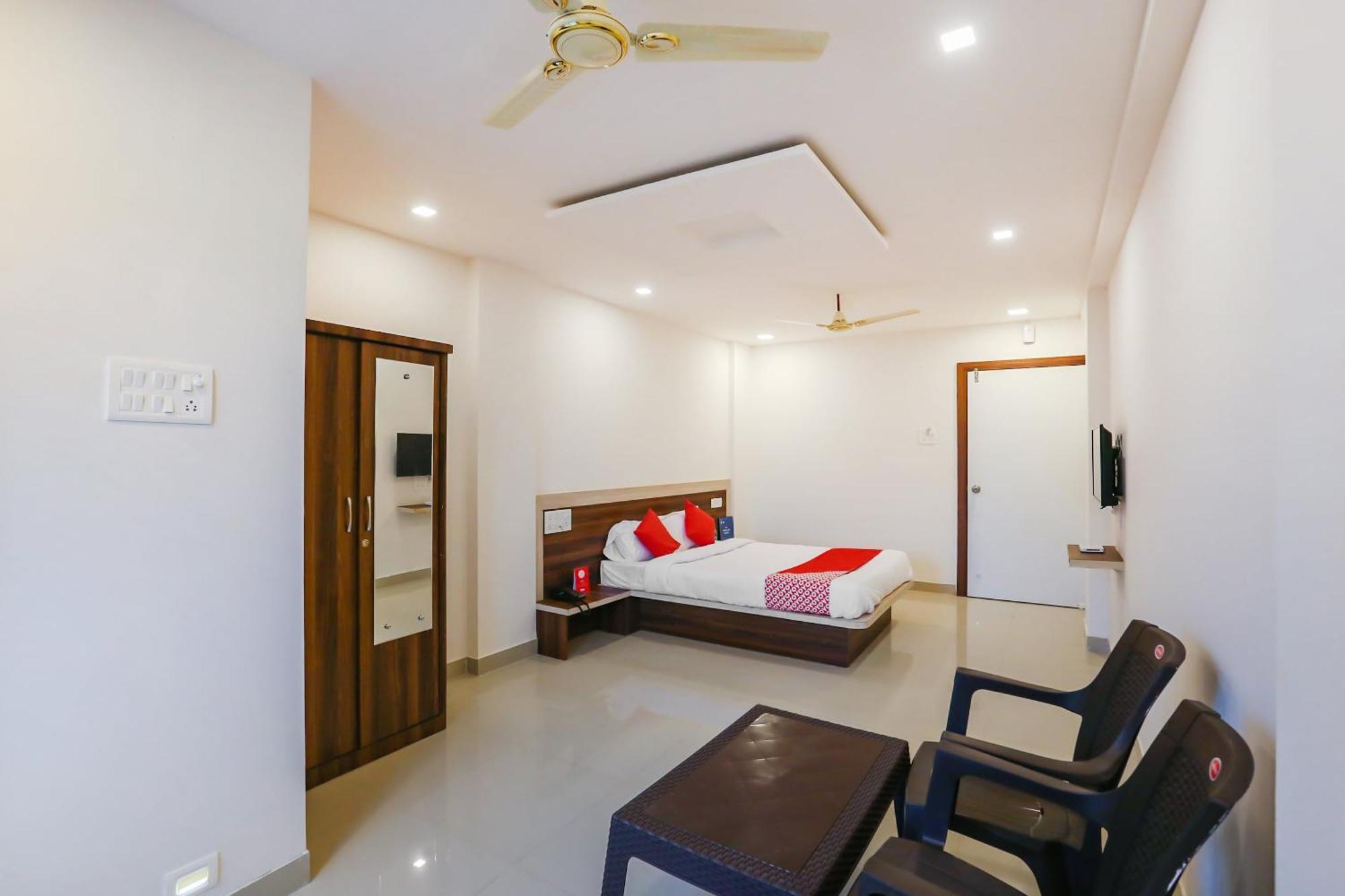 Hotel O Pingara Executive Phursungi Bagian luar foto