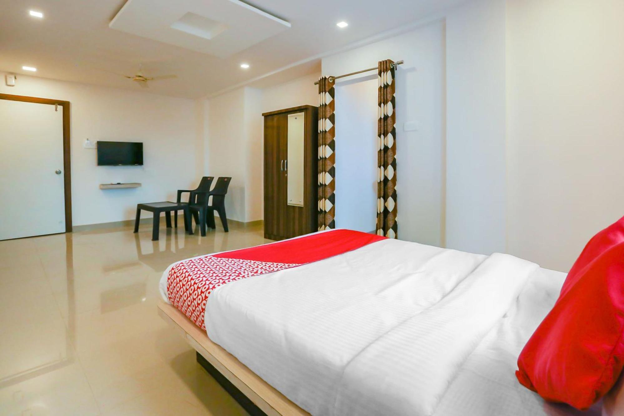 Hotel O Pingara Executive Phursungi Bagian luar foto