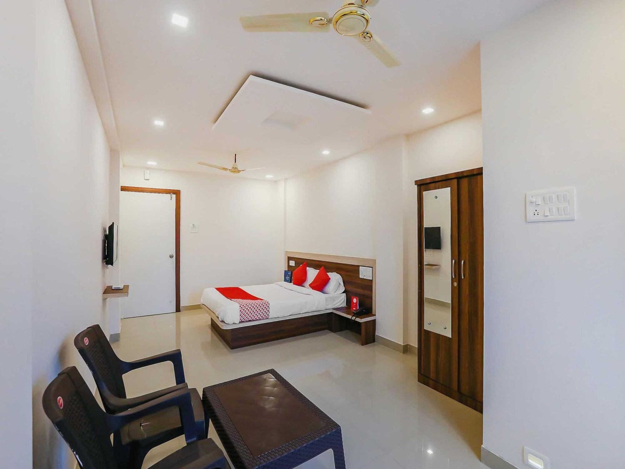Hotel O Pingara Executive Phursungi Bagian luar foto