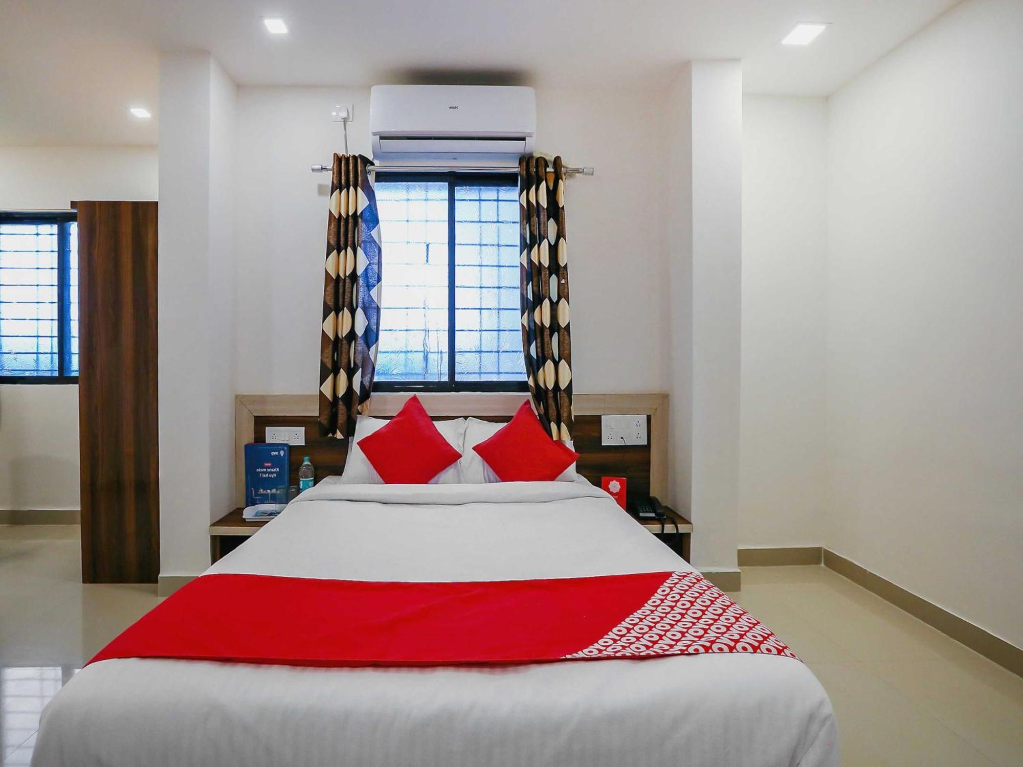 Hotel O Pingara Executive Phursungi Bagian luar foto