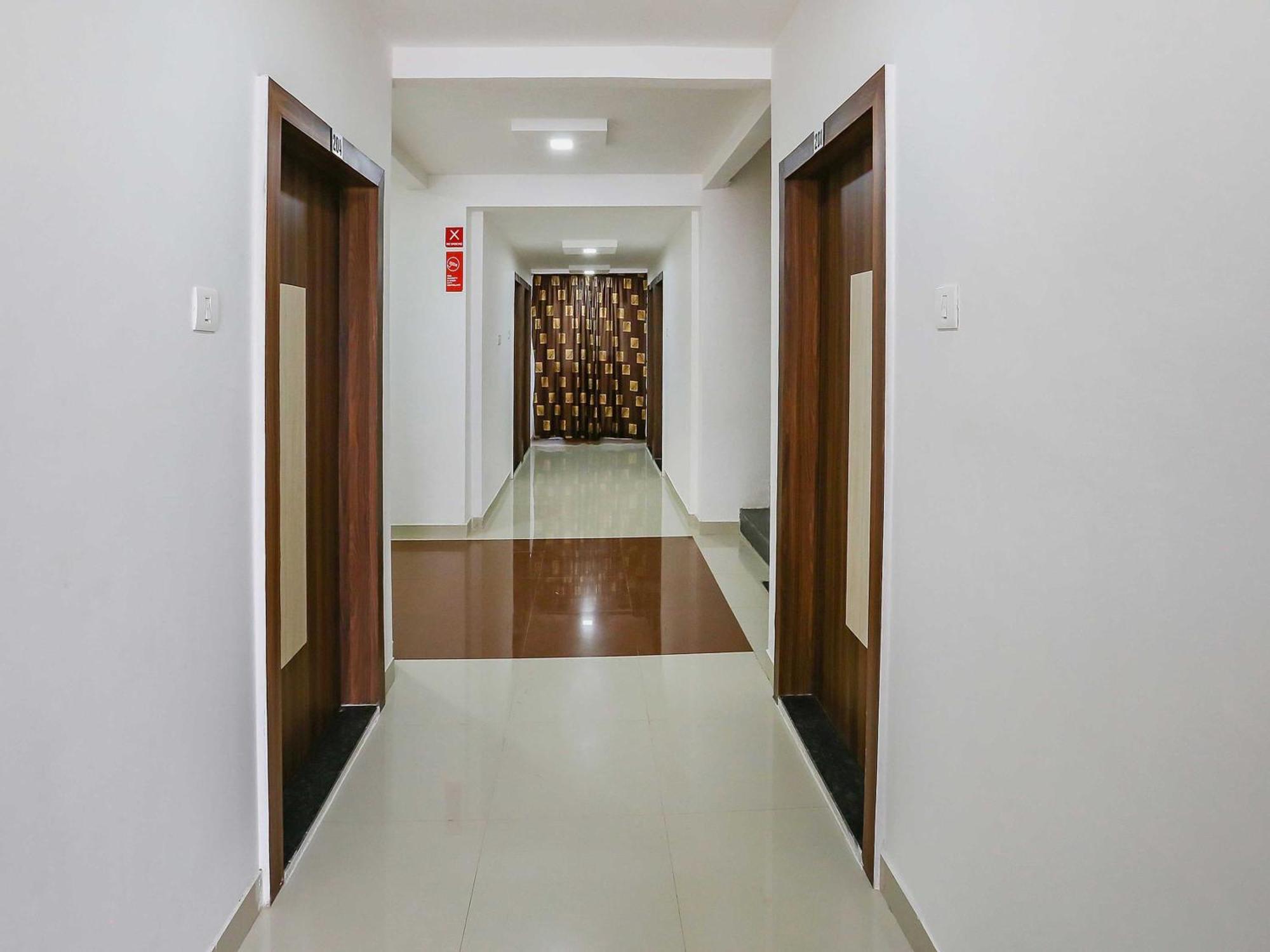 Hotel O Pingara Executive Phursungi Bagian luar foto